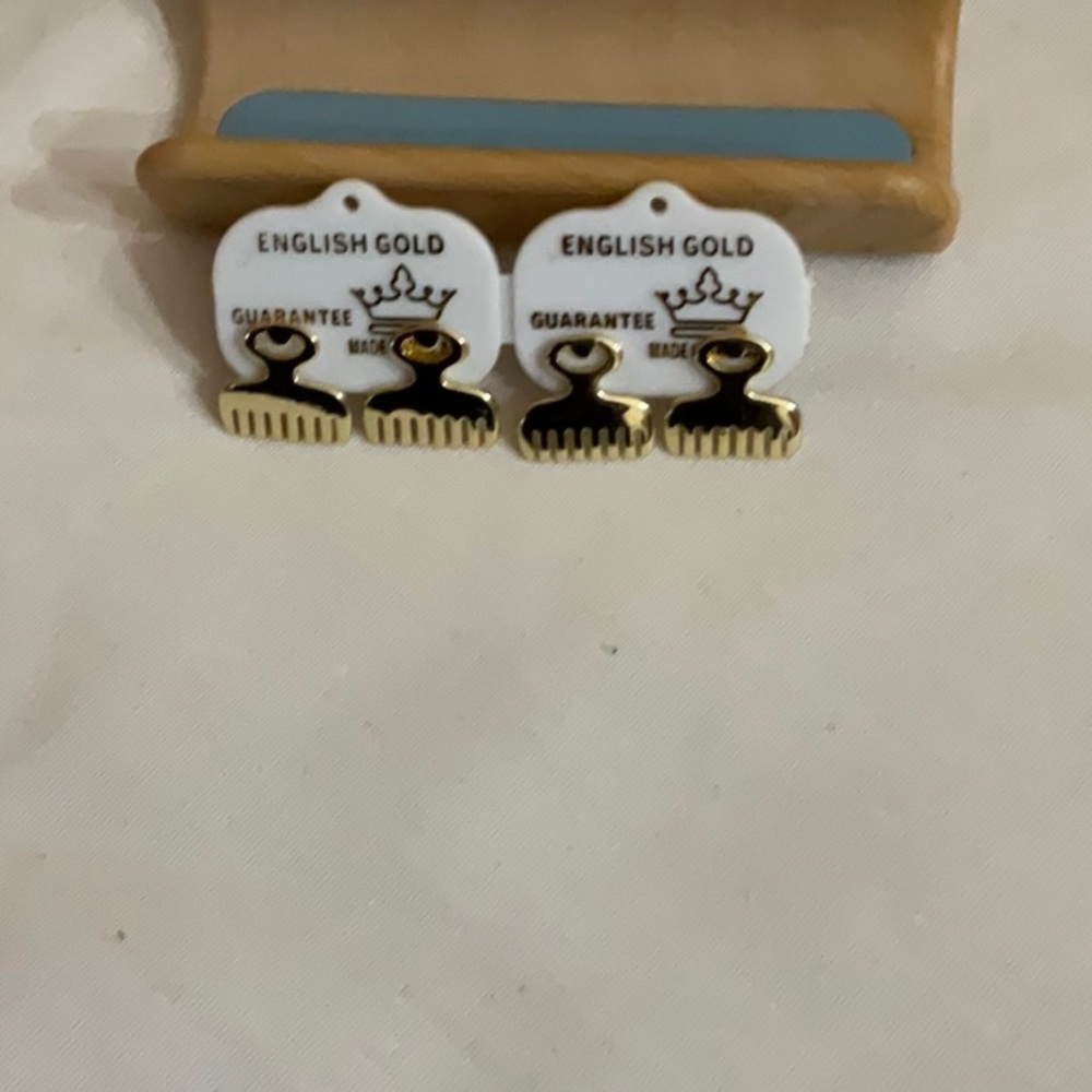 GOLD PLATED STUD EARRINGS